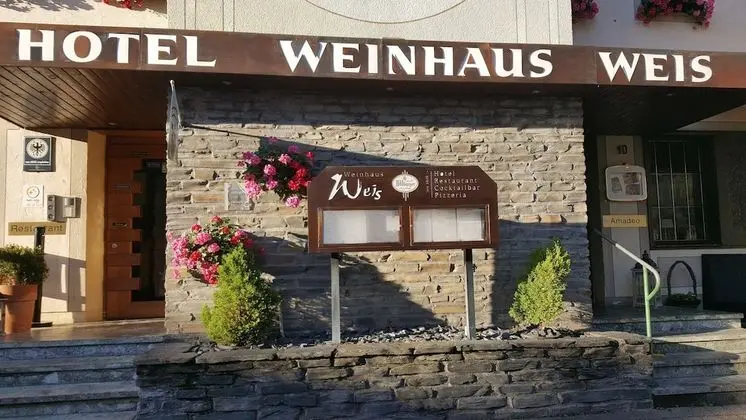 Hotel Weinhaus Weis - Lobi