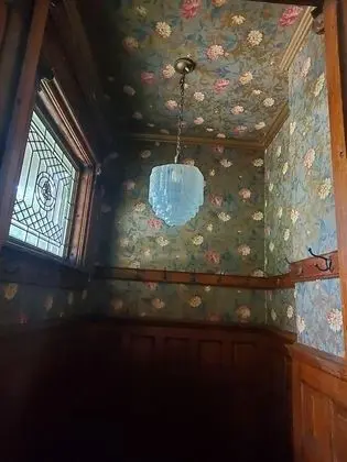 The Weis Mansion - Lobi