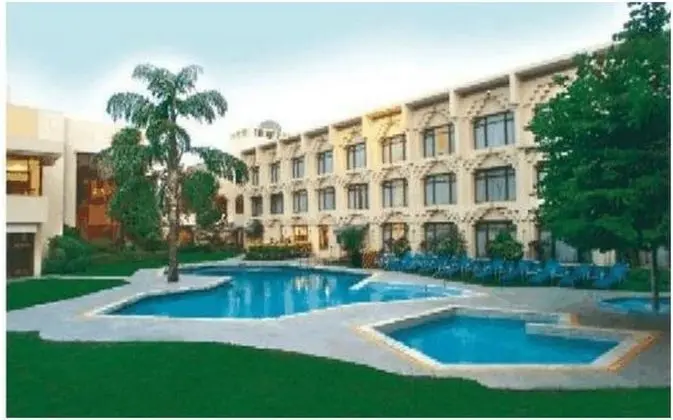 Welcomhotel by ITC Hotels, Alkapuri, Vadodara - Havuz
