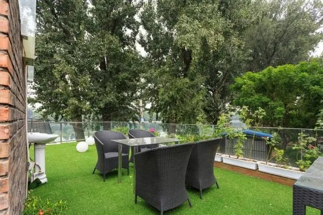 Welcome Home Courtyard - Back Lakes View - Dış Mekan
