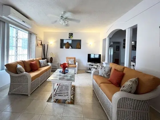 Welcome to the Unpretentious and Breezy Graceville, Steps Away From the Beach - Öne Çıkan Resim