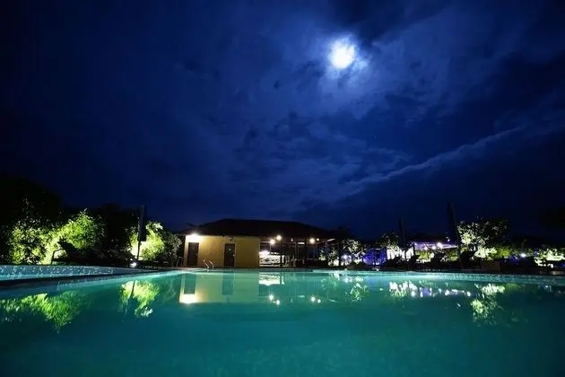 WelcomHeritage Tadoba Vanya Villas Resort & Spa - Havuz