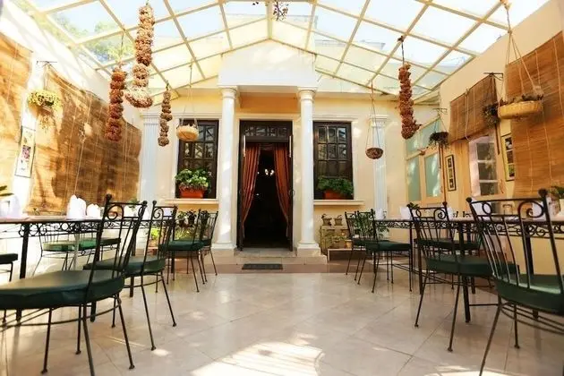 WelcomHeritage Windsor Lodge - Yerinde Yemek