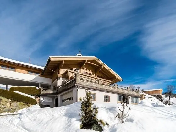 Welcoming Apartment in Hollersbach im Pinzgau near Ski Area