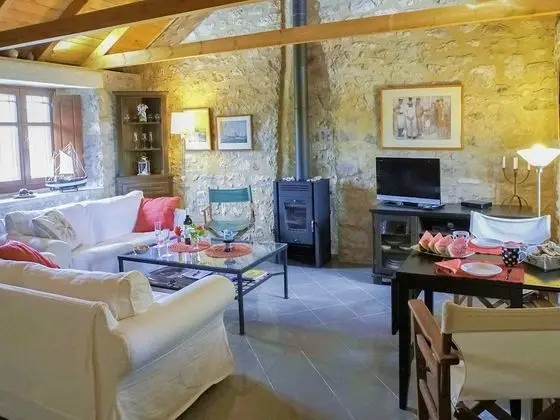 Welcoming Holiday Home With Garden in Leonidio - Oda Düzeni