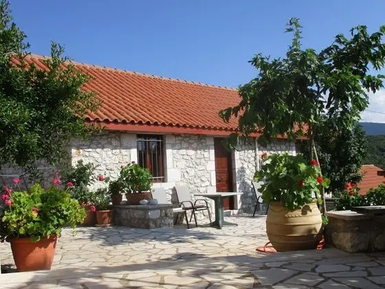 Welcoming Holiday Home With Garden in Leonidio - Öne Çıkan Resim