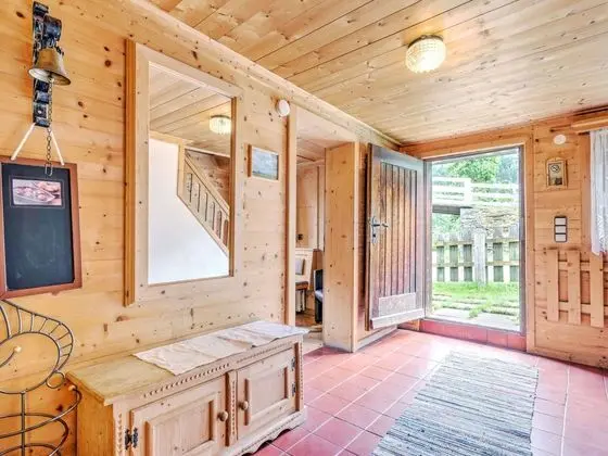 Welcoming Holiday Home With Garden in Tyrol - Lobi