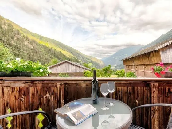 Welcoming Holiday Home With Garden in Tyrol - Yerinde Yemek