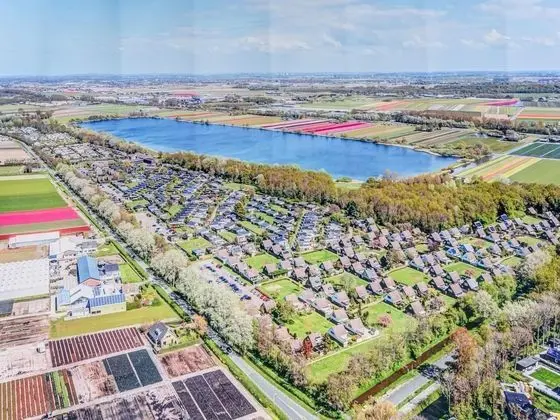 Welcoming Holiday Home in Noordwijkerhout Near Lakebeach