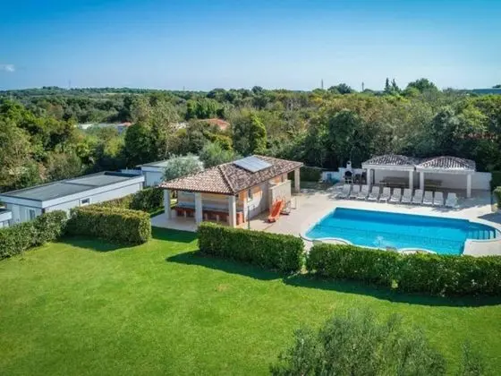 Welcoming Mobile Home in Banjole With Swimming Pool