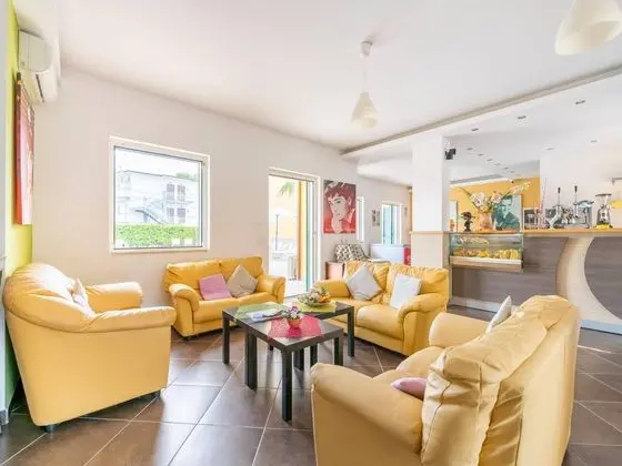 Welcoming Villa in Paestum With Private Terrace - Lobi