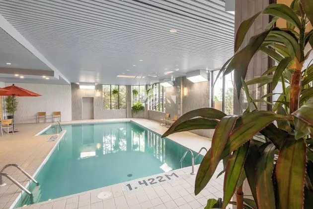 Hotel WelcomINNS Montreal-Boucherville - Havuz