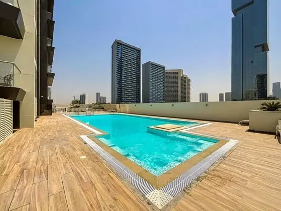 WelHome - Evergreen Apartment Amidst Vibrant JVC With Pool - Havuz
