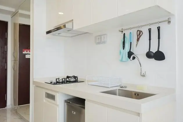Well Appointed and Homey Studio at Sky House BSD Apartment - Mutfak