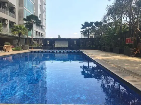 Well Appointed Studio Apartment At Galeri Ciumbuleuit 1 - Havuz