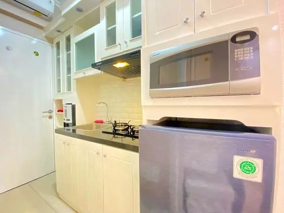 Well Furnished Studio Room at Grand Asia Afrika Apartment - Mutfak