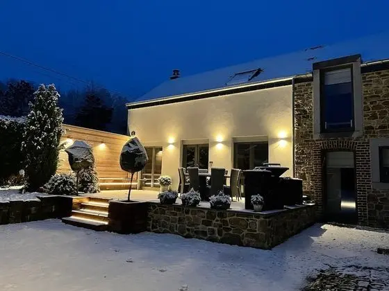 Well Kept House with Fireplace near Forest