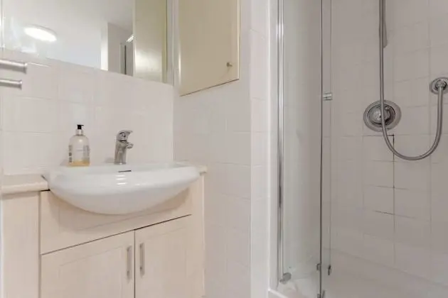 Well Located 2 Bedroom 1 Bath in Elephant & Castle - Banyo Tipleri