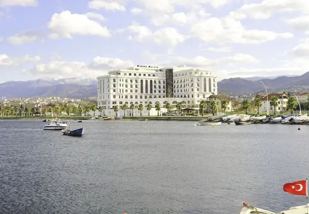 Wellborn Luxury Hotel