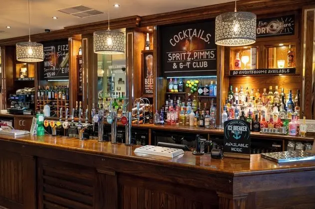 The Wellington Hotel by Greene King Inns - Lobi