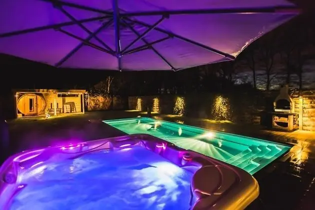 Wellness Hasselt Bed & Breakfast - Havuz