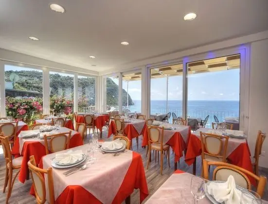 Wellness and Relaxing Time in Ischia With Breakfast - Yerinde Yemek