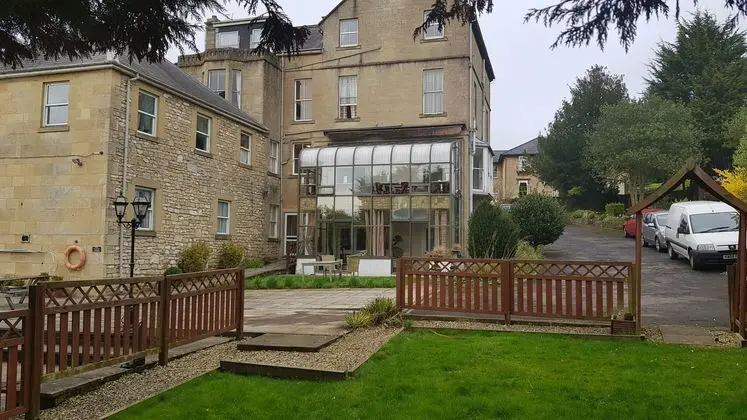 Wentworth House - Guest House