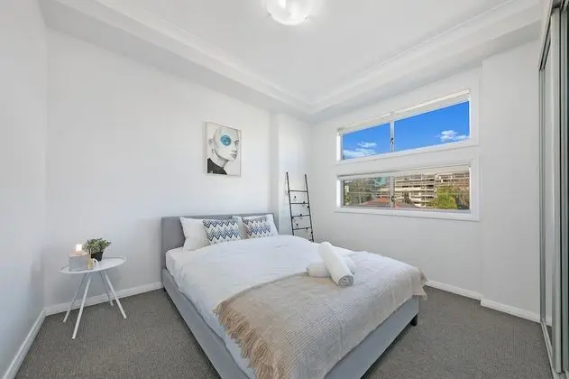 Wentworthville 2 Bedrooms Apartment with Free Parking by KozyGuru - Oda
