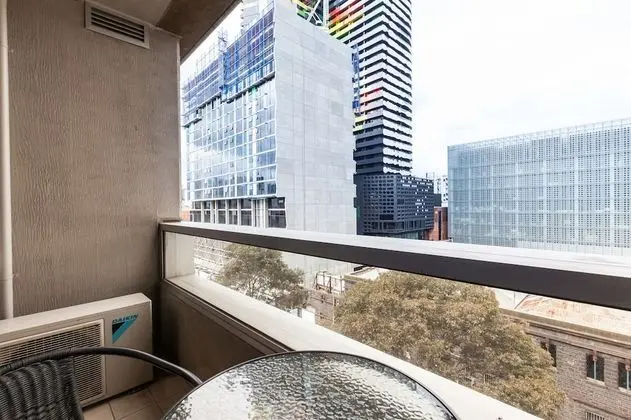 WESLEY, 2BDR Carlton Apartment