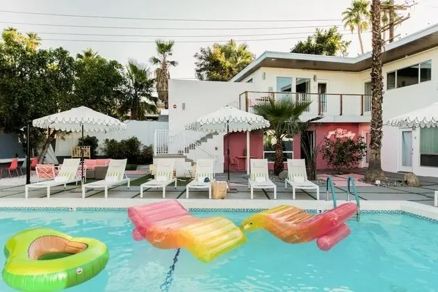 The Wesley Flat 8 in Palm Springs - Oda