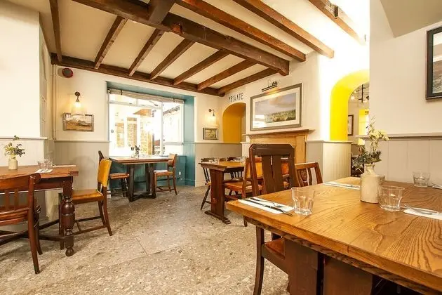 The West Bay Hotel - Bar