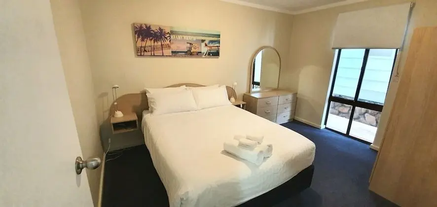 West Beach Lagoon 202 - Quiet & Ground Floor - Oda