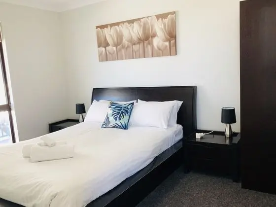 West Beach Lagoon 213 - Quite corner unit - Oda