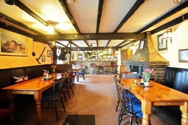 The West Country Inn - Bar