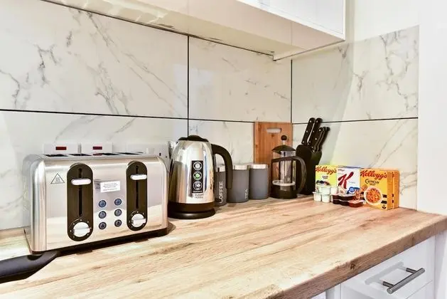 West Ealing SVD Apt. - 2 Bedroom 2 Bath - Mutfak