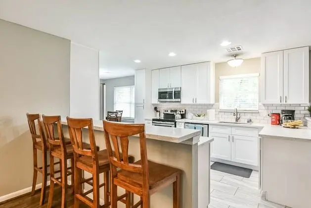 West End in SW Houston, Sleeps 10, Work-cation, King Bd, Pet, High Speed Wifi - Mutfak