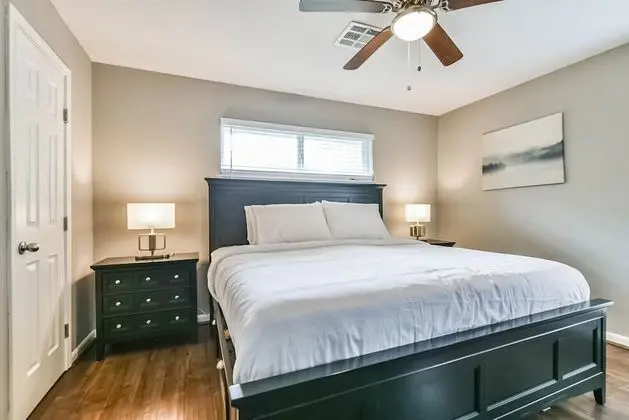 West End in SW Houston, Sleeps 10, Work-cation, King Bd, Pet, High Speed Wifi - Oda