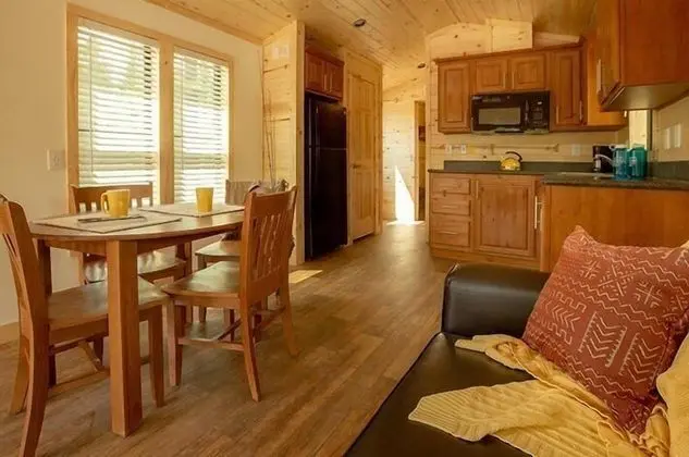 West Glacier Cabin Village - Mutfak