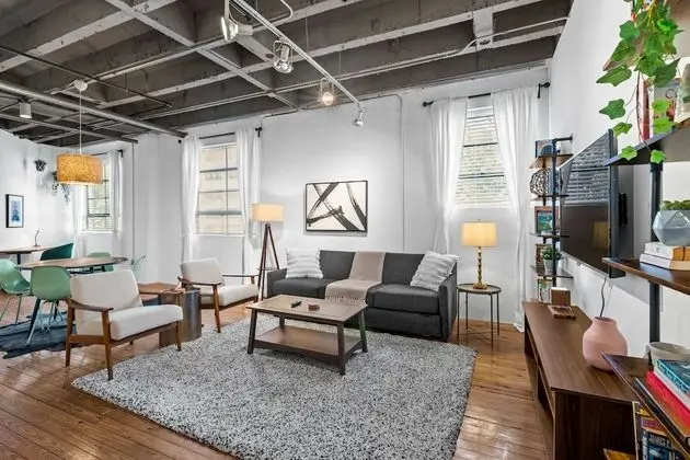 West Home - 900 Lofts - Oda