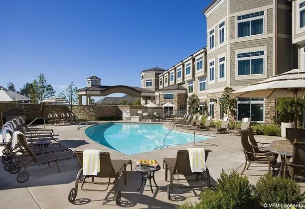West Inn and Suites