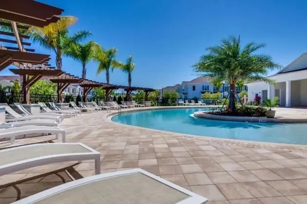 West Lucaya Resort - Havuz