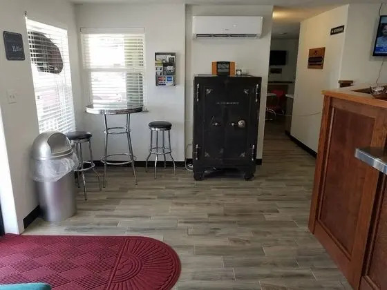 West Plains Motel - Lobi
