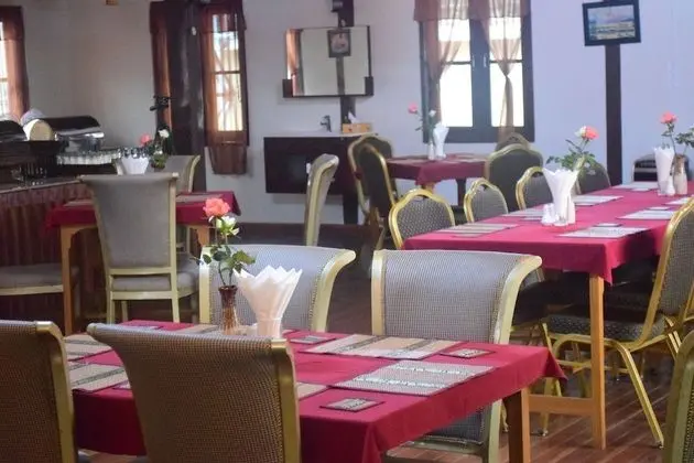 WEStay @ The Grand Nyaung Shwe, Inle Lake - Yerinde Yemek