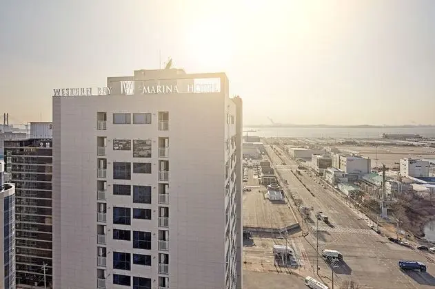 Western Bay Marina Hotel