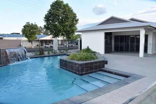 Western Downs Motor Inn - Havuz