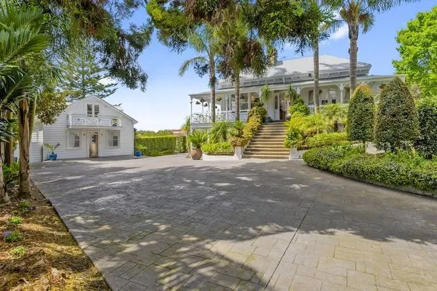 Western Springs Villa - 1