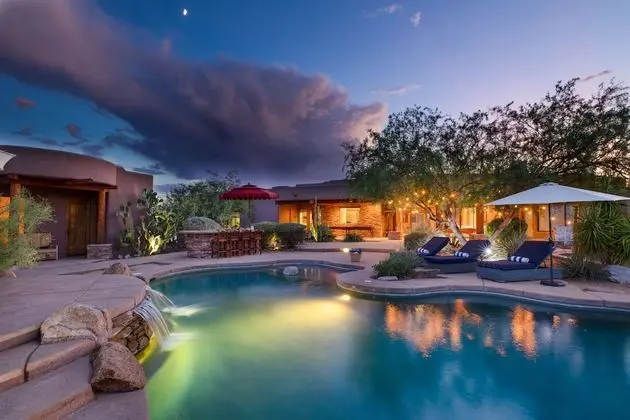 Westland by Avantstay Desert Oasis w/ Mountain View, Pool & Basketball Court!