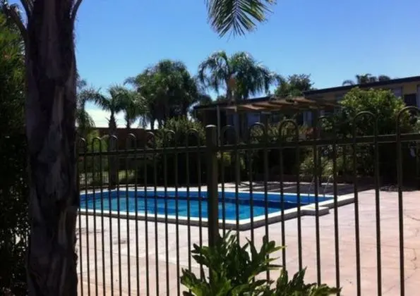 Westland Hotel Motel - Havuz