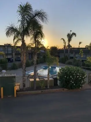 Westland Hotel Motel - Havuz