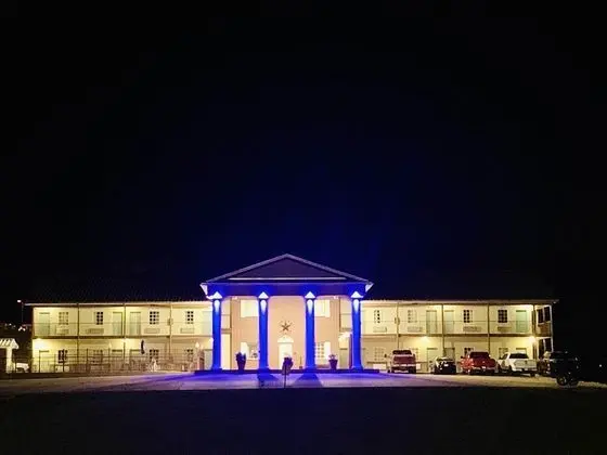Weston Inn & Suites - 1